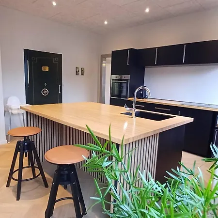 Luxurious In City, Free Parking Apartment *